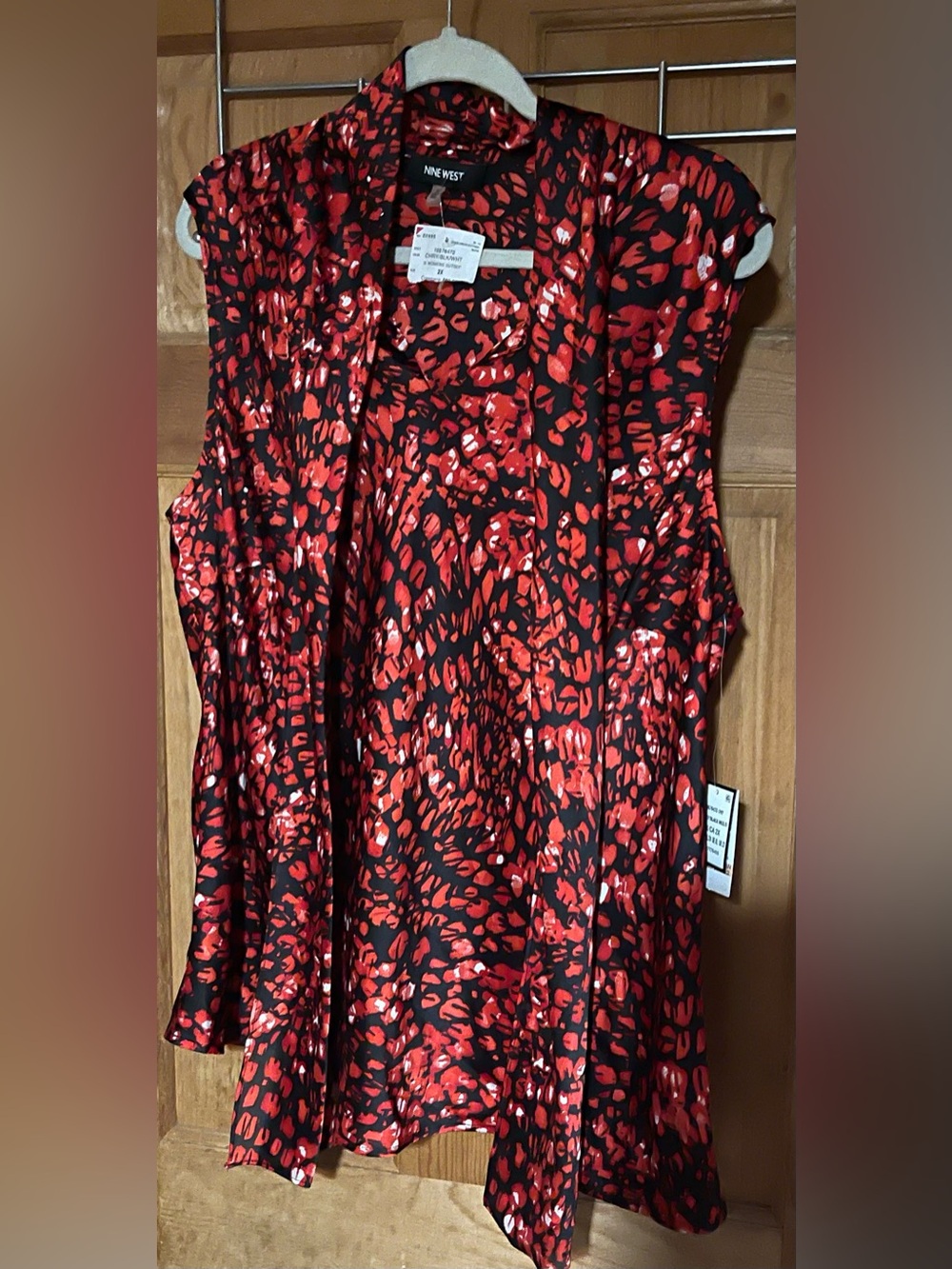 NWT Nine West Red Black Abstract Bow Tie Neck Sleeveless Blouse Plus Size 2X